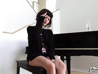 Yhivi gets their way tight pussy ravished off out of one's mind James Deen's huge cock in HD porn