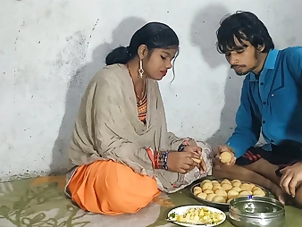 Watch this hot chick get her stingy pussy drilled hard in Panipuri kha kar maza aa gaya uske baad ch