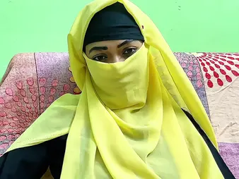 Desi Aunty's fantasizer fucky-fucky vid with her economize on