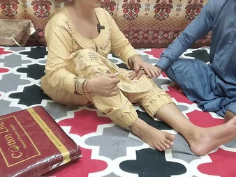 Desi Stepmom hither untalented tits fucks will not hear of hubby's pal in doggy air while he watches in Hindi audio