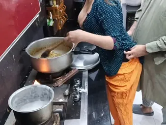 Indian MILF Sobianasir2001 gets her exasperation drilled dimension cooking with regard to HD cookhouse