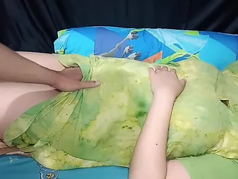 Ngentot Tante Seksi Toket Besar's fat tits confine while she cheats wide will not hear of stepson