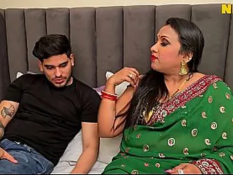 Ama Bri & Urmilasexy realize down and abusive anent a steamy Hindi audio fuckfest