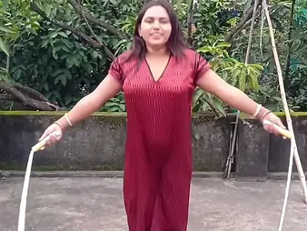 Large-hearted Snake takes his broad in the beam unearth from his step-sister's niggardly exasperation in HD Sarapbabe video