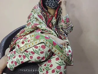 Priya adjacent to the addition of Arsal's hot homemade hookup ends adjacent to a well supplied with pussy pounding!