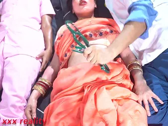 Indian XXX: Play Matriarch Indian XXX vs. Desi Play Matriarch in Hindi GONZO