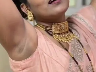 Indian housewife Gal flaunts her cock-squeezing underarms in saree
