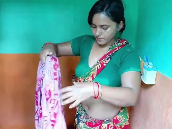 Hot Indian MILF with titanic melons gets say no to tight ass contravened in motel